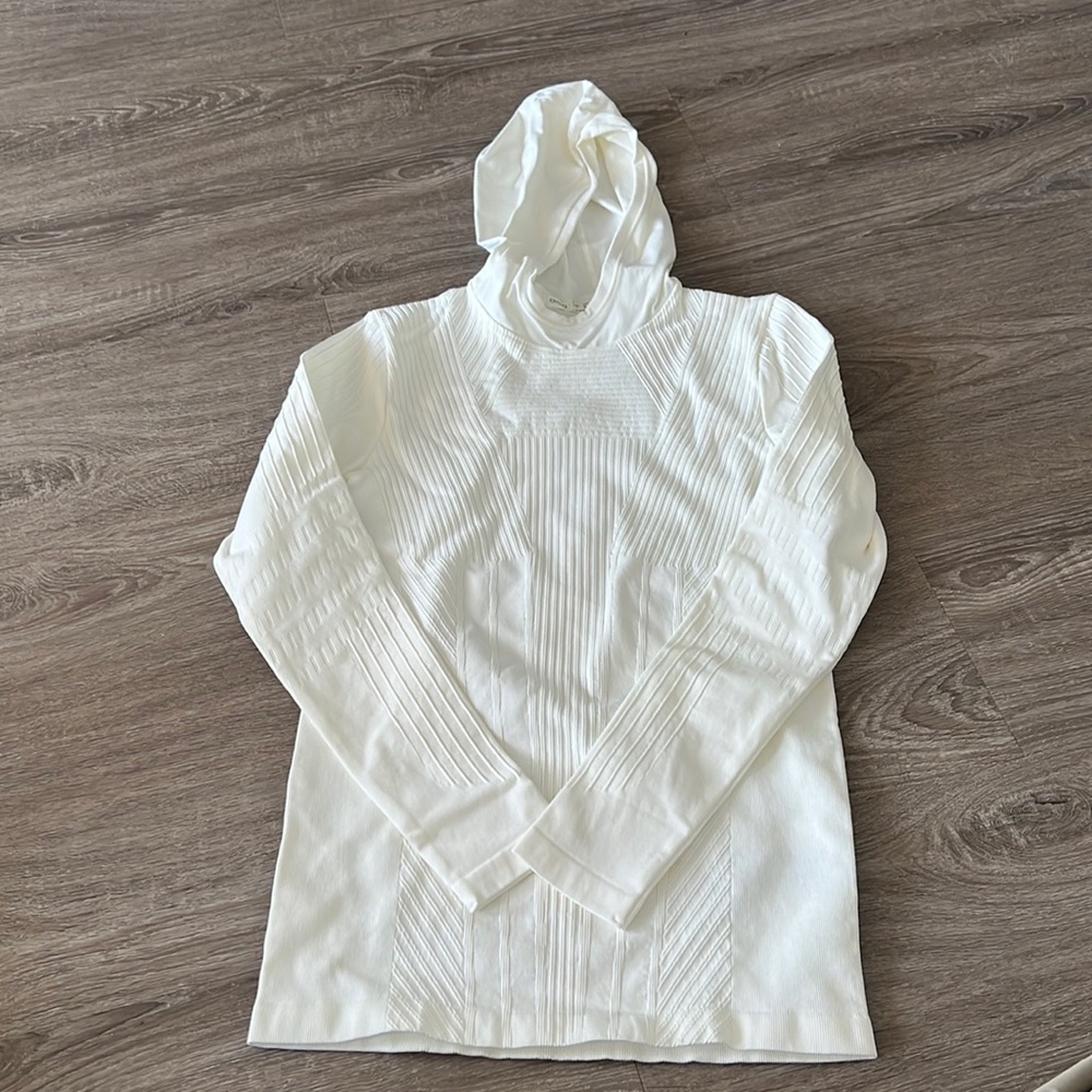 Medium Oysho workout top with hood
